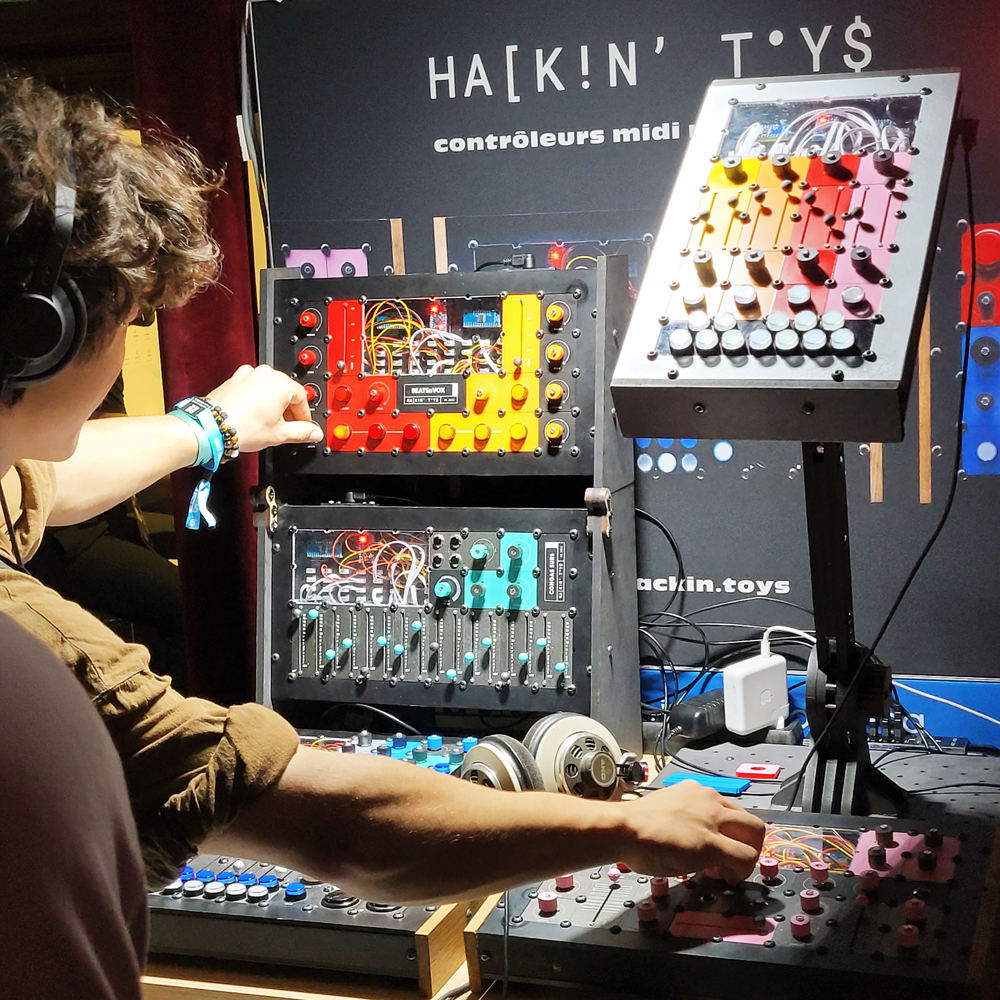 MaMA music and convention : Hackin Toys